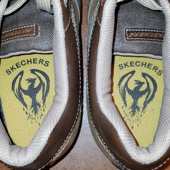 Sketcher shoes That are styled like doc Martin's - Picture 7 of 8